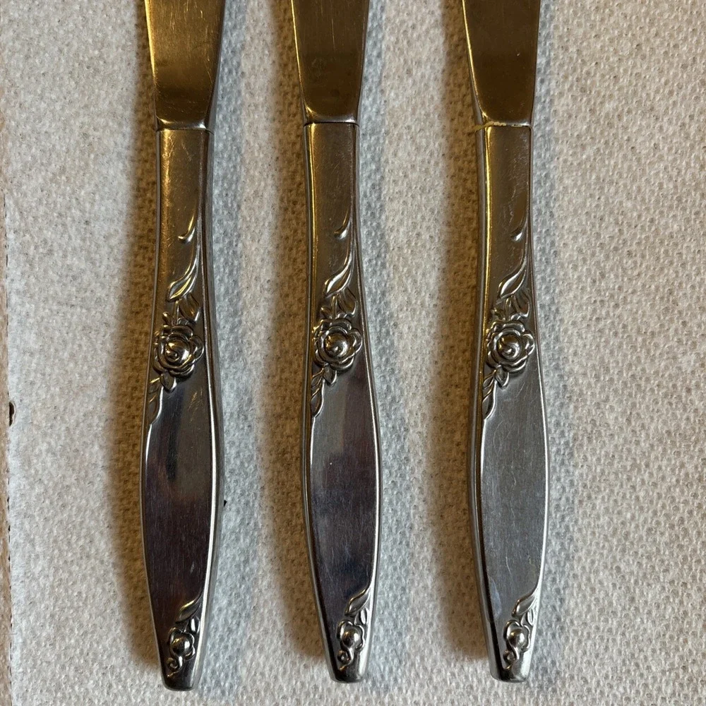 ONEIDA COMMUNITY MY ROSE 3 DINNER KNIVES STAINLESS STEEL FLATWARE SILVERWARE